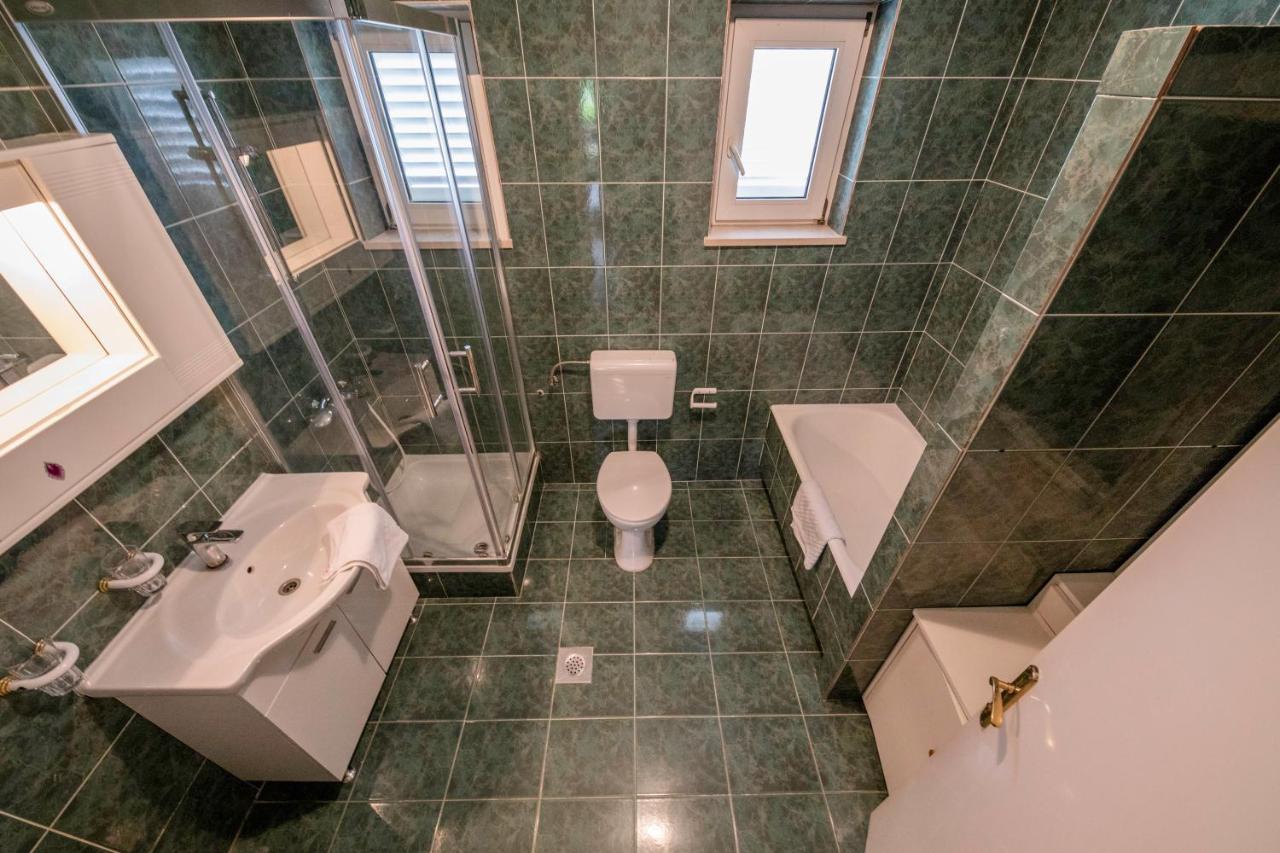 Apartmani Ana & Milo Lopar Eksteriør bilde