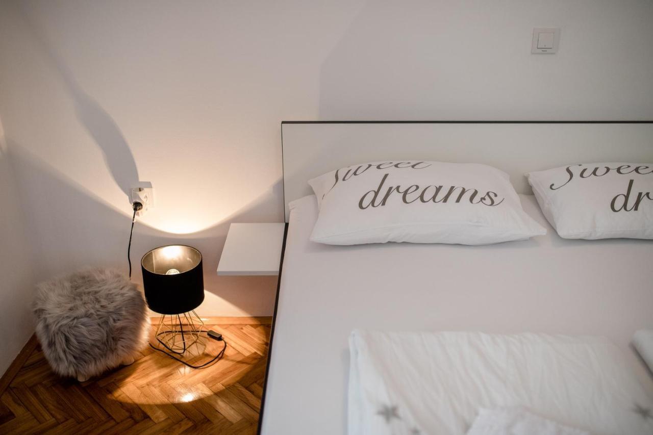 Apartmani Ana & Milo Lopar Eksteriør bilde