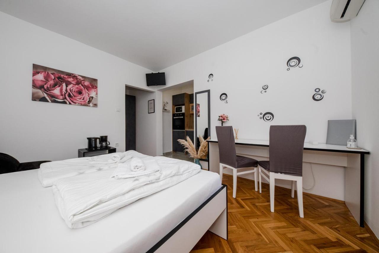 Apartmani Ana & Milo Lopar Eksteriør bilde