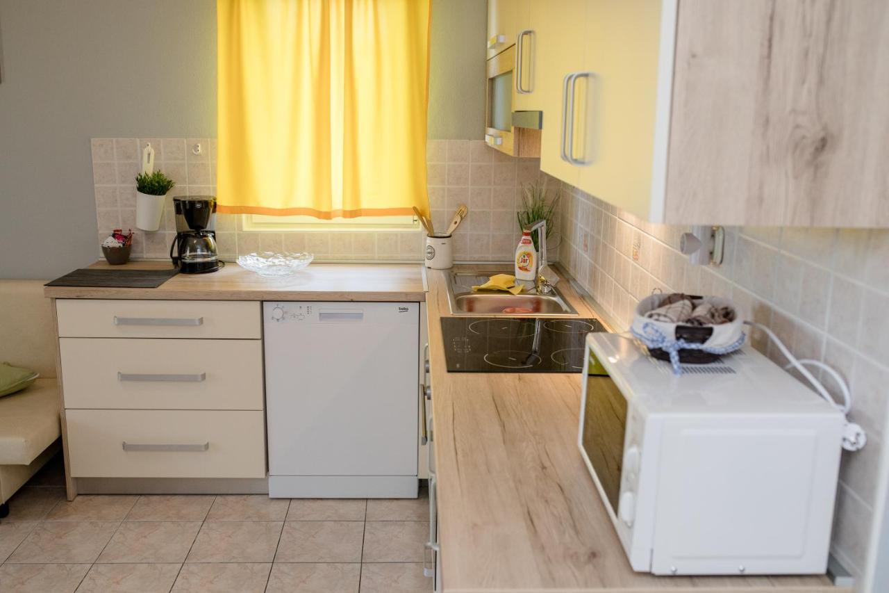 Apartmani Ana & Milo Lopar Eksteriør bilde