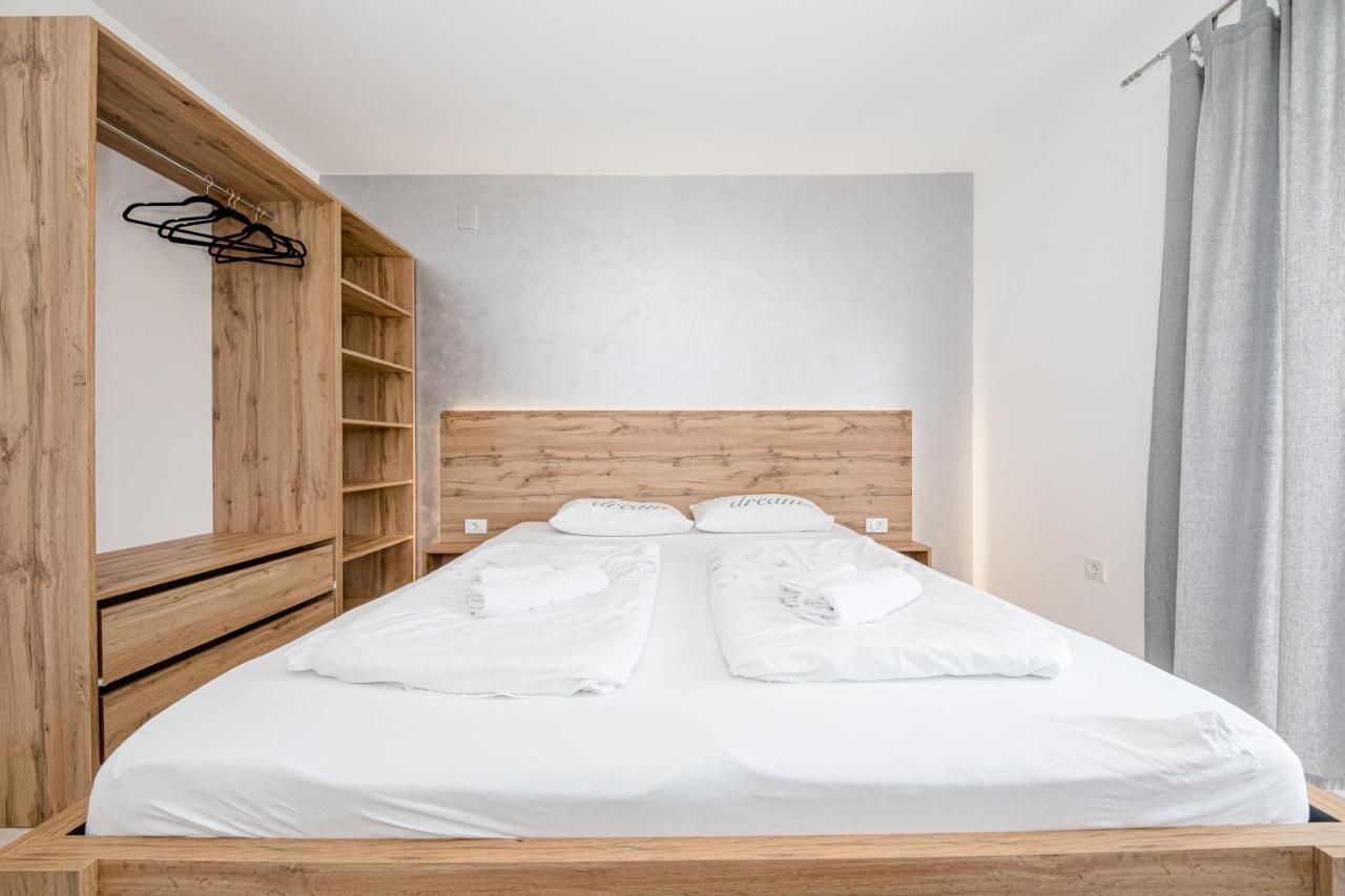 Apartmani Ana & Milo Lopar Eksteriør bilde