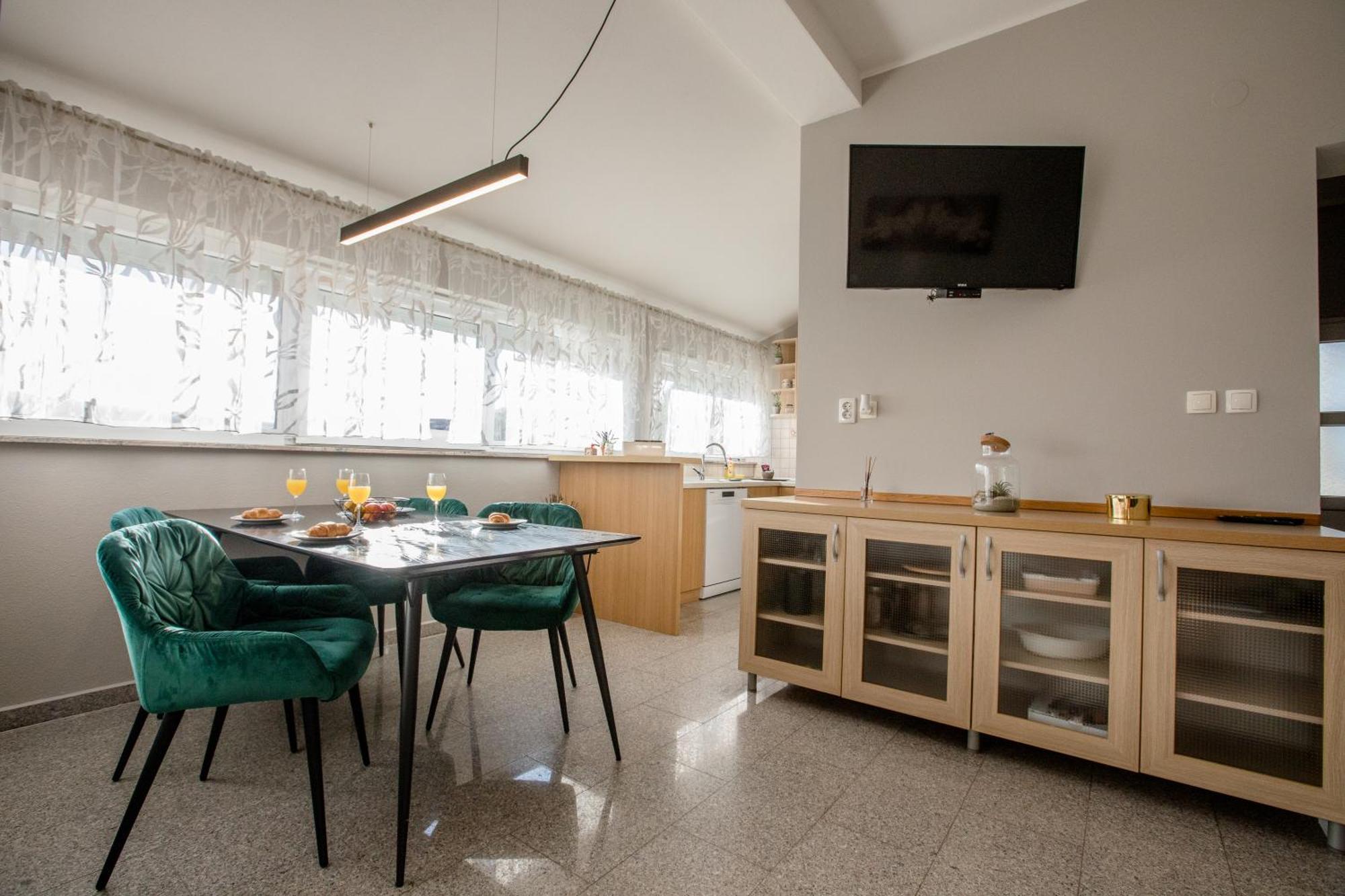 Apartmani Ana & Milo Lopar Rom bilde